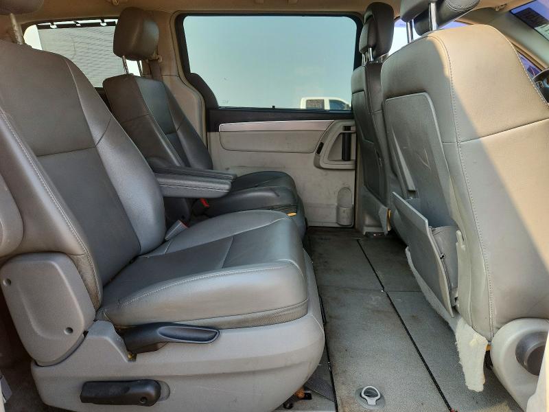 2011 Volkswagen Routan მანქანა იყიდება აუქციონზე, vin: 2V4RW3DG9BR670806, აუქციონის ნომერი: 61477926