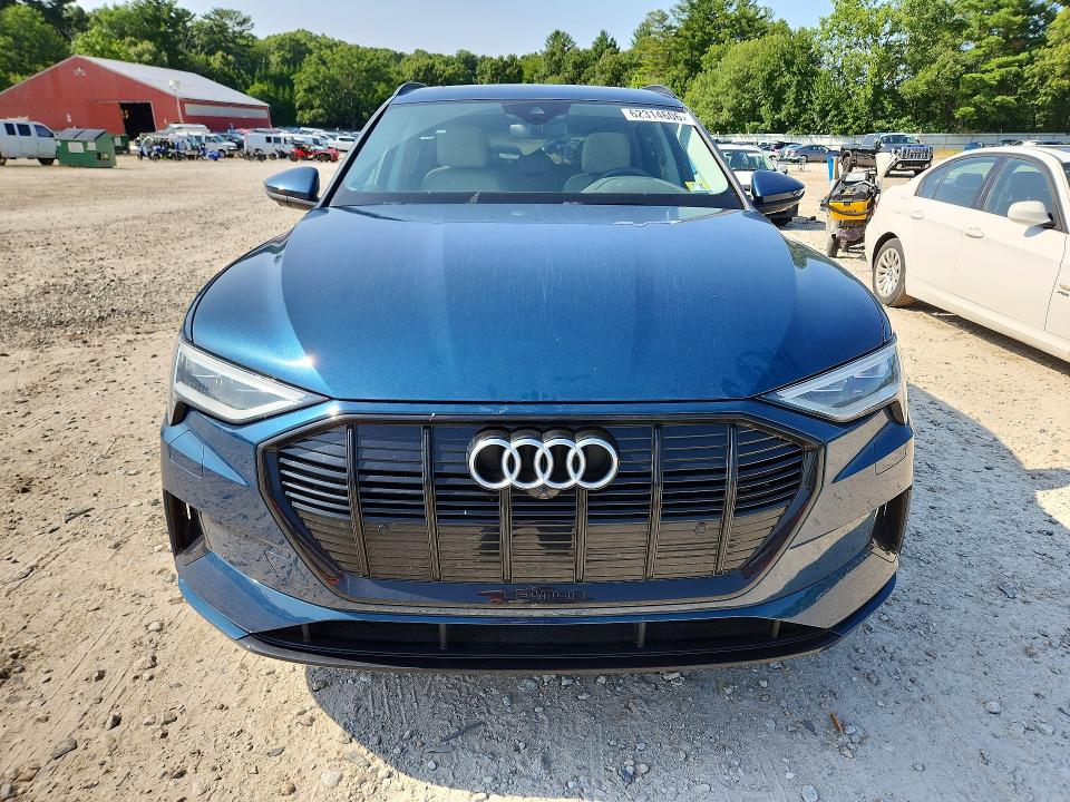 62314606 :رقم المزاد ، WA1AAAGE8MB038315 vin ، 2021 Audi E-tron مزاد بيع