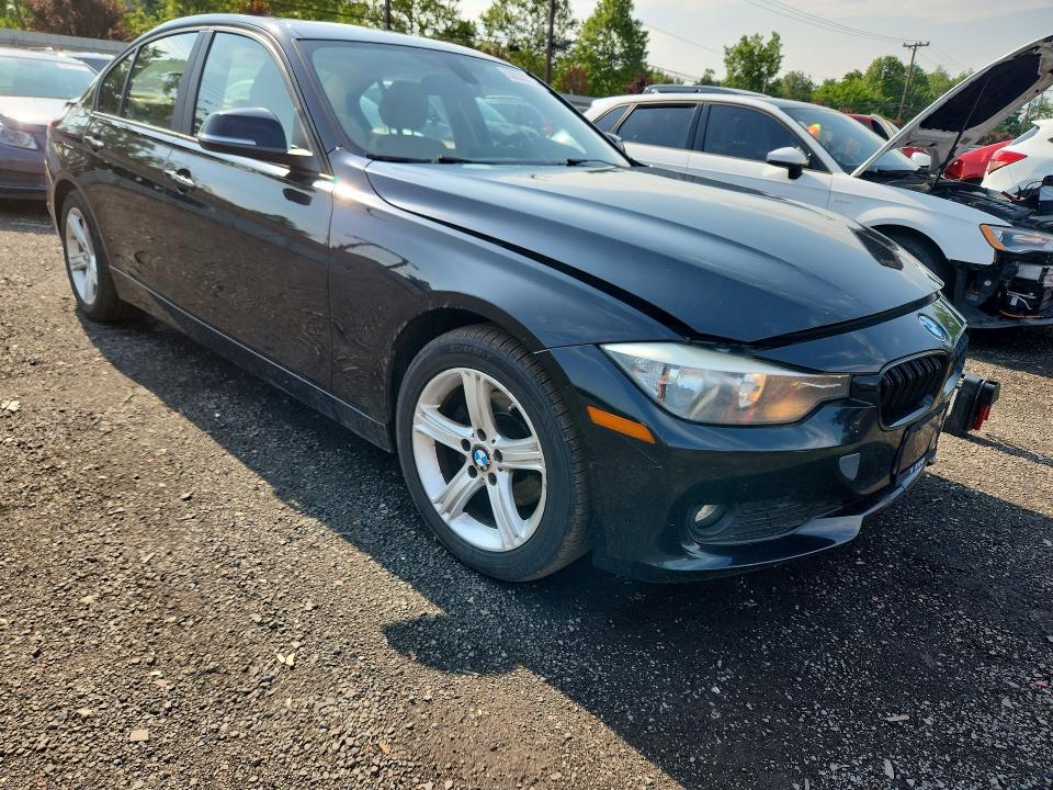 59228266 :رقم المزاد ، WBA3C3C58FK200535 vin ، 2015 Bmw 320 مزاد بيع