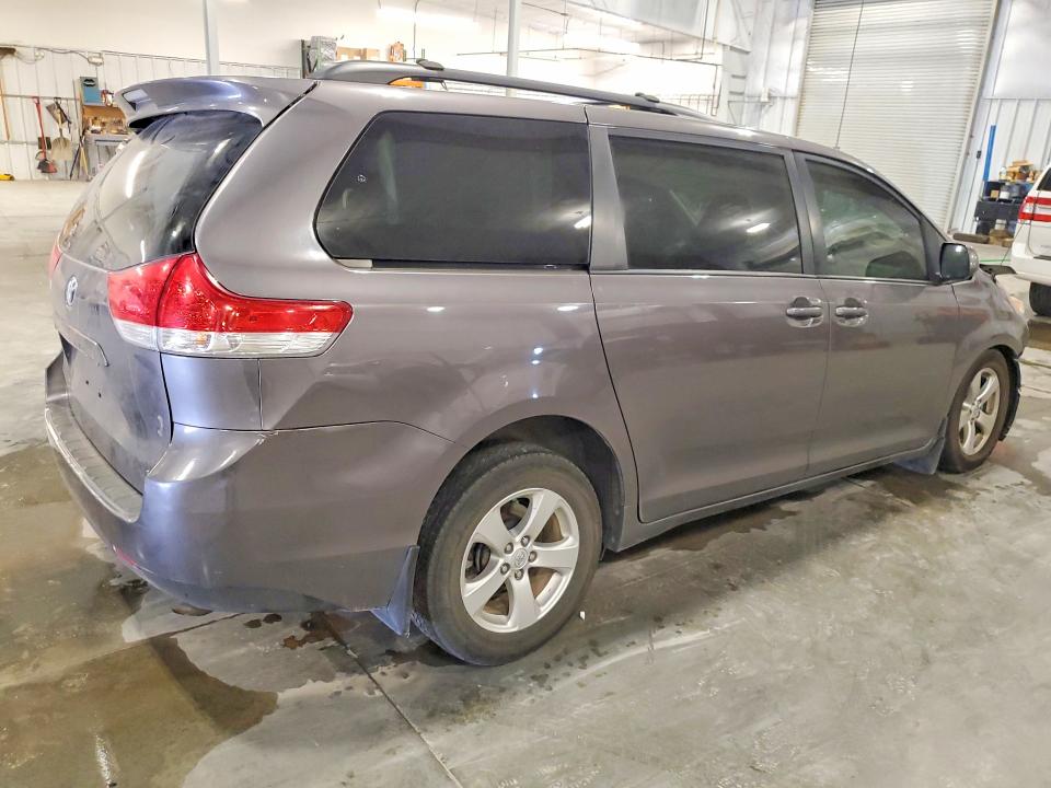 Продажа на аукционе авто 2013 Toyota Sienna, vin: 5TDKK3DC5DS369951, номер лота: 63009726