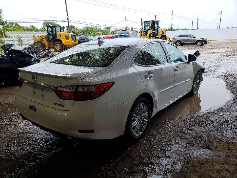 60641596 :رقم المزاد ، JTHBK1GG0F2182015 vin ، 2015 Lexus Es مزاد بيع