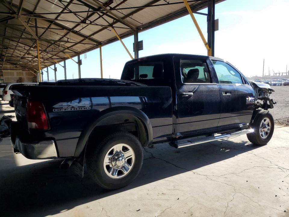 62666016 :رقم المزاد ، 3C6UR5CLXJG137171 vin ، 2018 Ram 2500 مزاد بيع