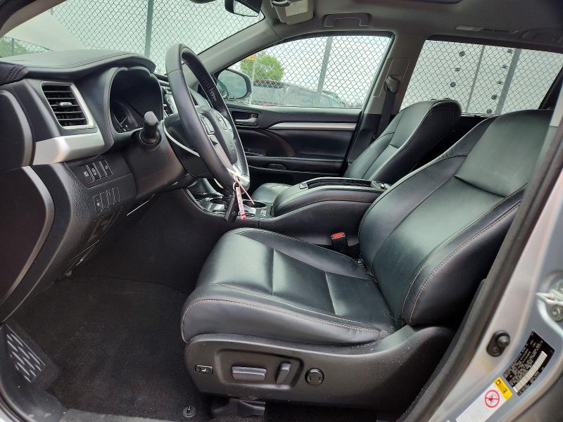 61324116 :رقم المزاد ، 5TDJZRFH2JS914440 vin ، 2018 Toyota Highlander مزاد بيع