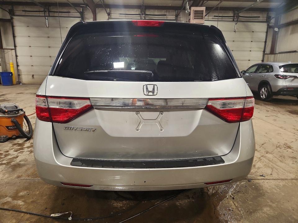 60001666 :رقم المزاد ، 5FNRL5H21BB010610 vin ، 2011 Honda Odyssey مزاد بيع