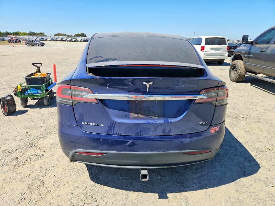 60068386 :رقم المزاد ، 5YJXCBE25HF068805 vin ، 2017 Tesla Model X مزاد بيع