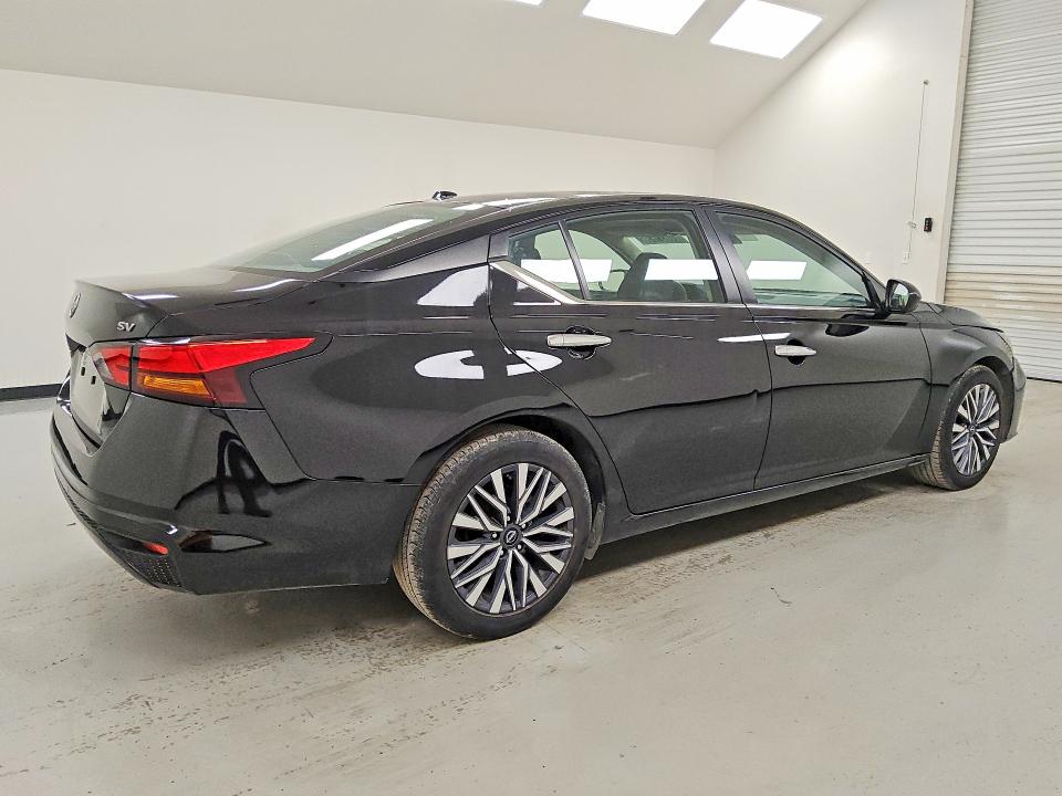 60831636 :رقم المزاد ، 1N4BL4DV0PN320970 vin ، 2023 Nissan Altima مزاد بيع