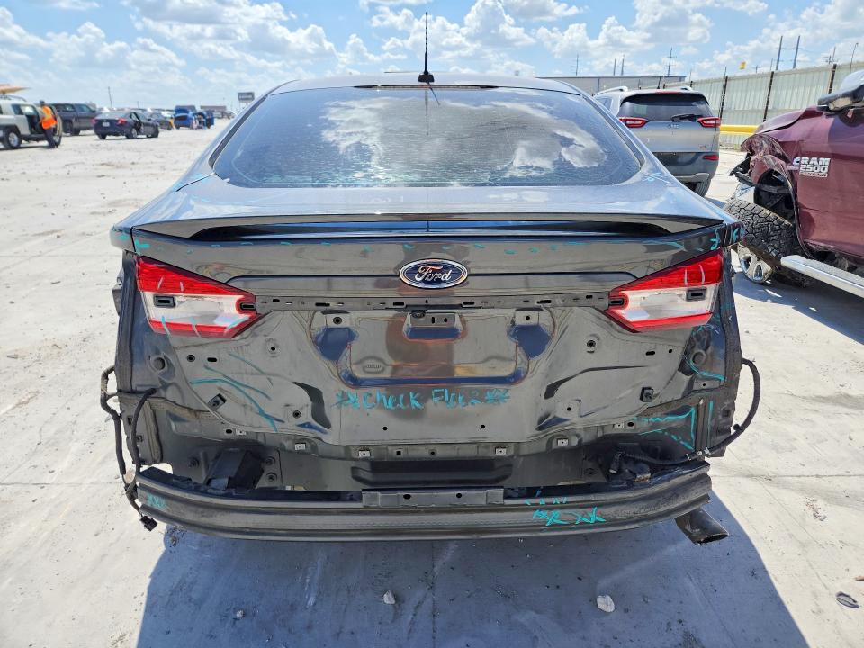 60021216 :رقم المزاد ، 3FA6P0LU4HR397461 vin ، 2017 Ford Fusion مزاد بيع