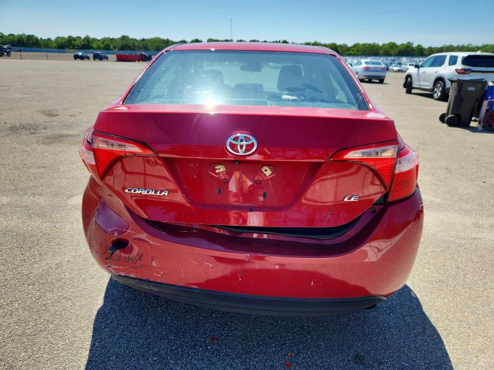 61751266 :رقم المزاد ، 2T1BURHE5JC068044 vin ، 2018 Toyota Corolla مزاد بيع