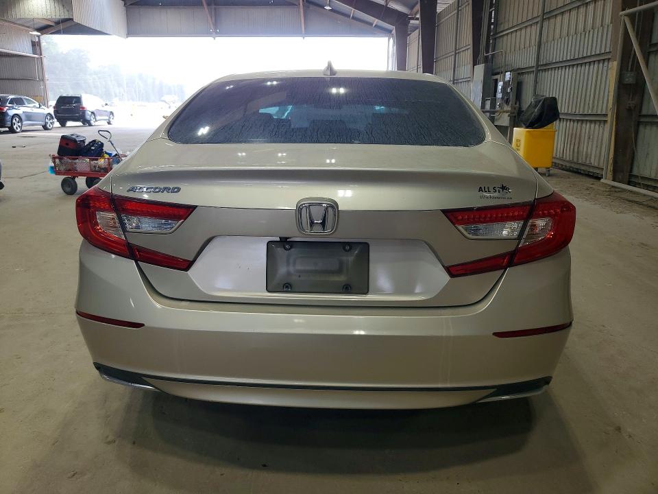 63339756 :رقم المزاد ، 1HGCV1F13JA123924 vin ، 2018 Honda Accord مزاد بيع