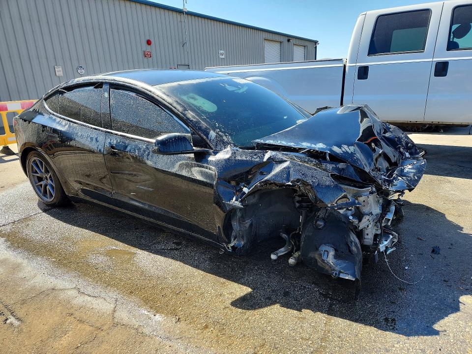 62227096 :رقم المزاد ، 5YJ3E1EB2NF207755 vin ، 2022 Tesla Model 3 مزاد بيع