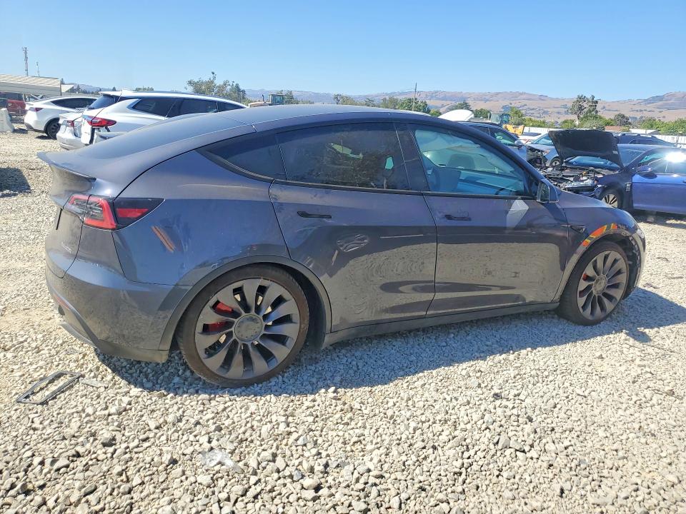 60223646 :رقم المزاد ، 7SAYGDEF9PF737943 vin ، 2023 Tesla Model Y مزاد بيع