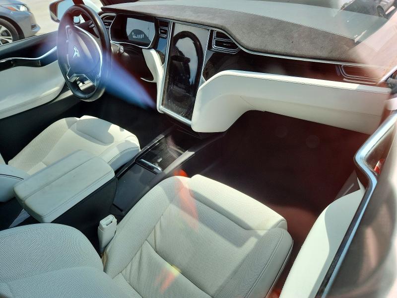 60067056 :رقم المزاد ، 5YJXCBE24GF012790 vin ، 2016 Tesla Model X مزاد بيع