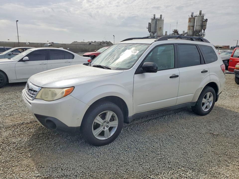 61438806 :رقم المزاد ، JF2SHABC7DG410260 vin ، 2013 Subaru Forester مزاد بيع