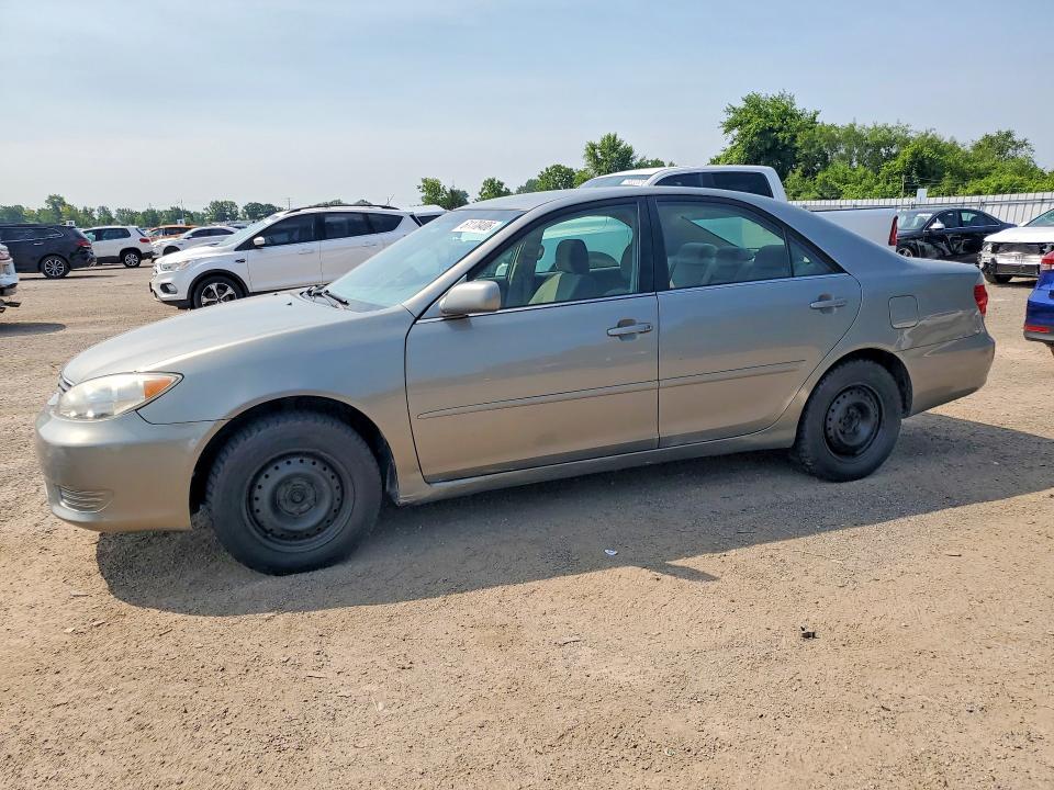 61178406 :رقم المزاد ، 4T1BE32K95U553042 vin ، 2005 Toyota Camry مزاد بيع