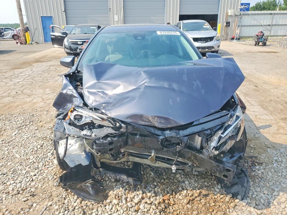 63208226 :رقم المزاد ، 5YFBURHE3HP701084 vin ، 2017 Toyota Corolla مزاد بيع
