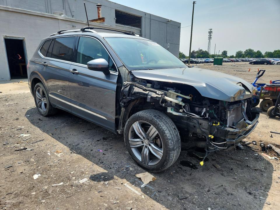61228116 :رقم المزاد ، 3VV2B7AX5LM121360 vin ، 2020 Volkswagen Tiguan مزاد بيع