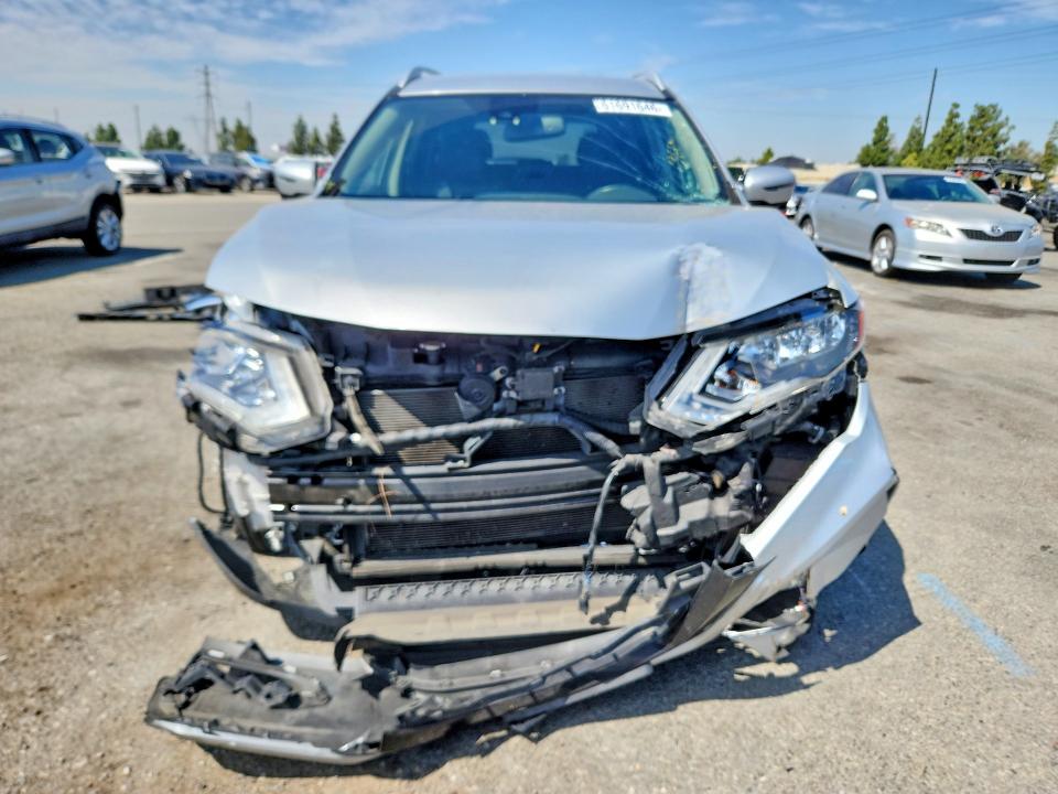 61691646 :رقم المزاد ، JN8AT2MT5JW459216 vin ، 2018 Nissan Rogue مزاد بيع