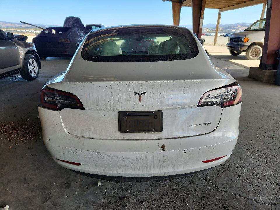 62171456 :رقم المزاد ، 5YJ3E1EB0NF260339 vin ، 2022 Tesla Model 3 مزاد بيع