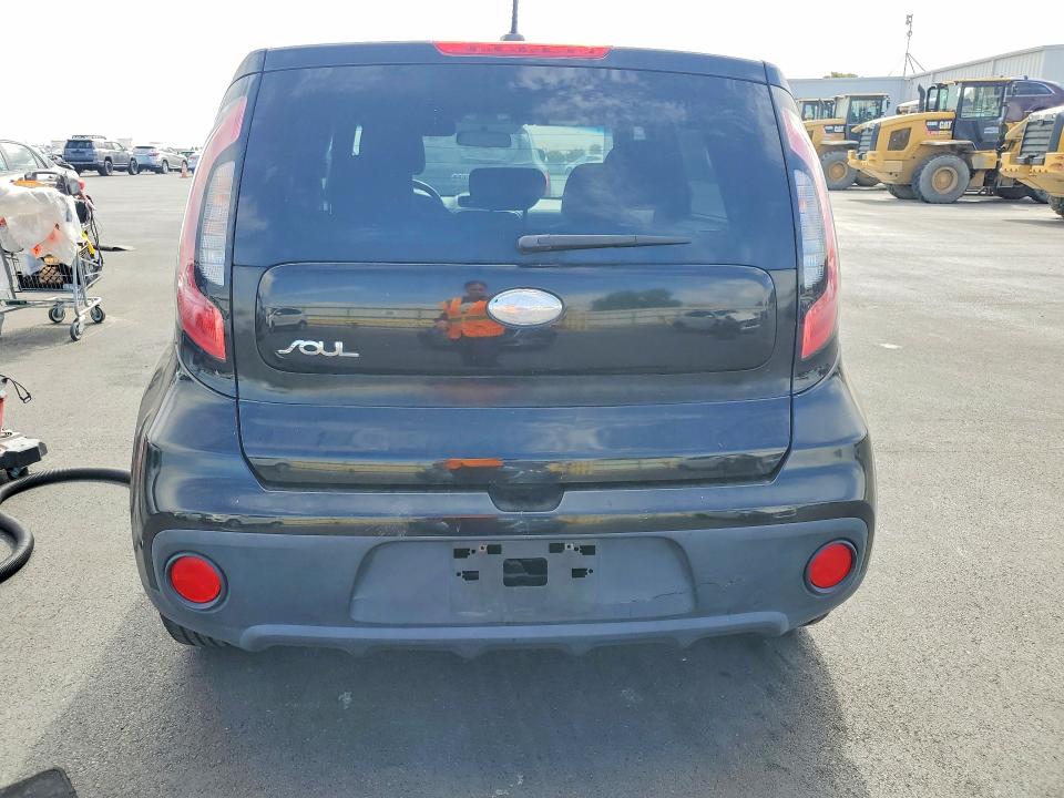 60814426 :رقم المزاد ، KNDJN2A26J7560003 vin ، 2018 Kia Soul مزاد بيع