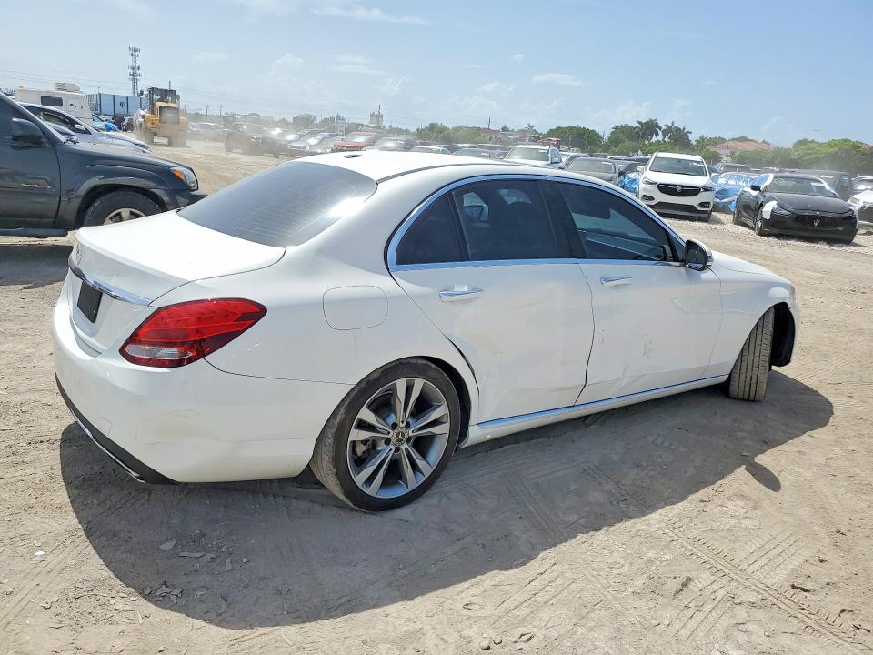 2018 Mercedes-benz C მანქანა იყიდება აუქციონზე, vin: 55SWF4JB6JU249243, აუქციონის ნომერი: 60851116
