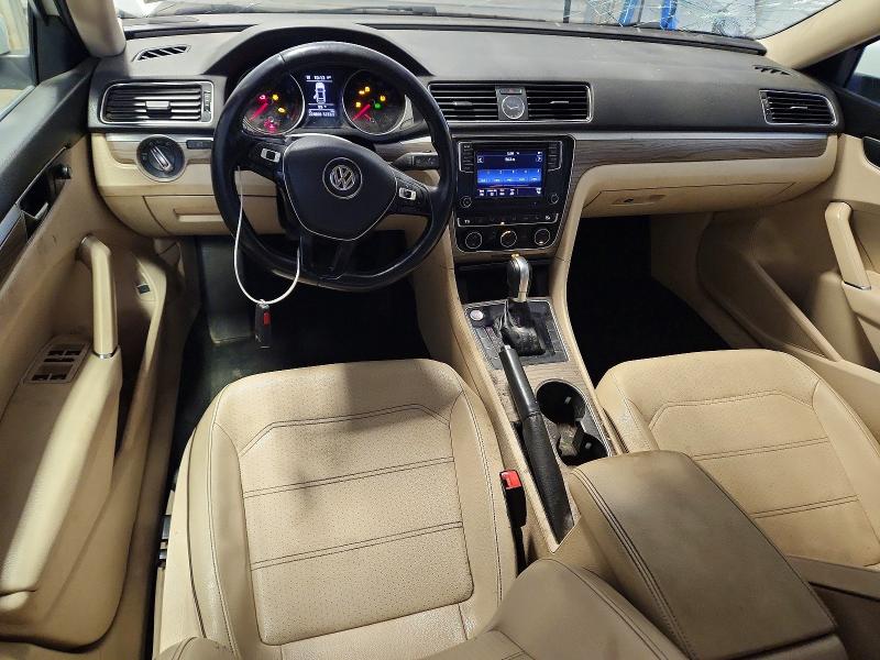 61721296 :رقم المزاد ، 1VWBT7A30HC031225 vin ، 2017 Volkswagen Passat مزاد بيع