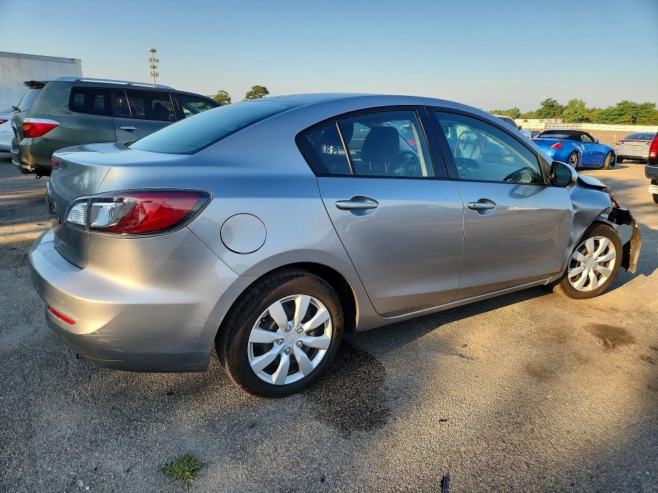 60888796 :رقم المزاد ، JM1BL1TG6D1705447 vin ، 2013 Mazda 3 مزاد بيع