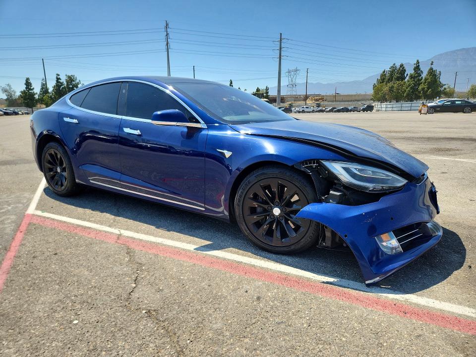 61093236 :رقم المزاد ، 5YJSA1E25JF282970 vin ، 2018 Tesla Model S مزاد بيع