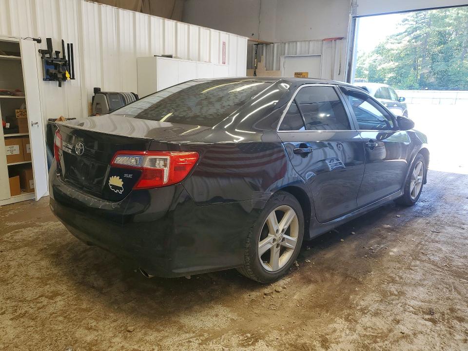 60441896 :رقم المزاد ، 4T1BF1FK6CU098742 vin ، 2012 Toyota Camry مزاد بيع