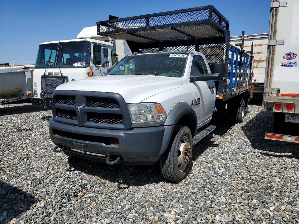 61264426 :رقم المزاد ، 3C7WRNDL0FG569472 vin ، 2015 Ram 5500 مزاد بيع