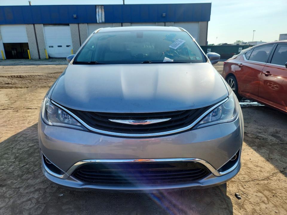 60665736 :رقم المزاد ، 2C4RC1H72HR500703 vin ، 2017 Chrysler Pacifica مزاد بيع