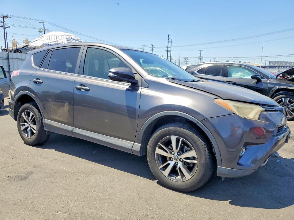 61689976 :رقم المزاد ، JTMWFREV0JJ725031 vin ، 2018 Toyota Rav4 مزاد بيع