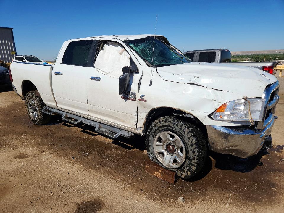 60449416 :رقم المزاد ، 3C6UR5DL2JG166033 vin ، 2018 Ram 2500 مزاد بيع