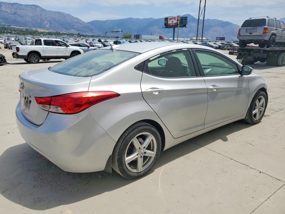 2013 Hyundai Elantra მანქანა იყიდება აუქციონზე, vin: KMHDH4AE8DU955845, აუქციონის ნომერი: 61011106