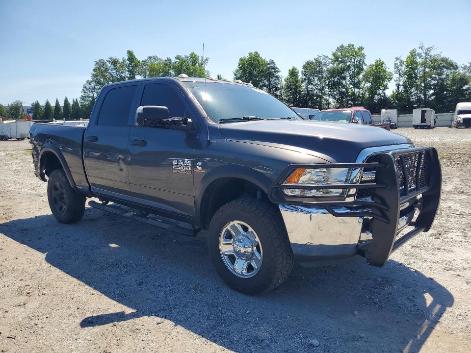 60562516 :رقم المزاد ، 3C6UR5CL0JG378799 vin ، 2018 Ram 2500 مزاد بيع
