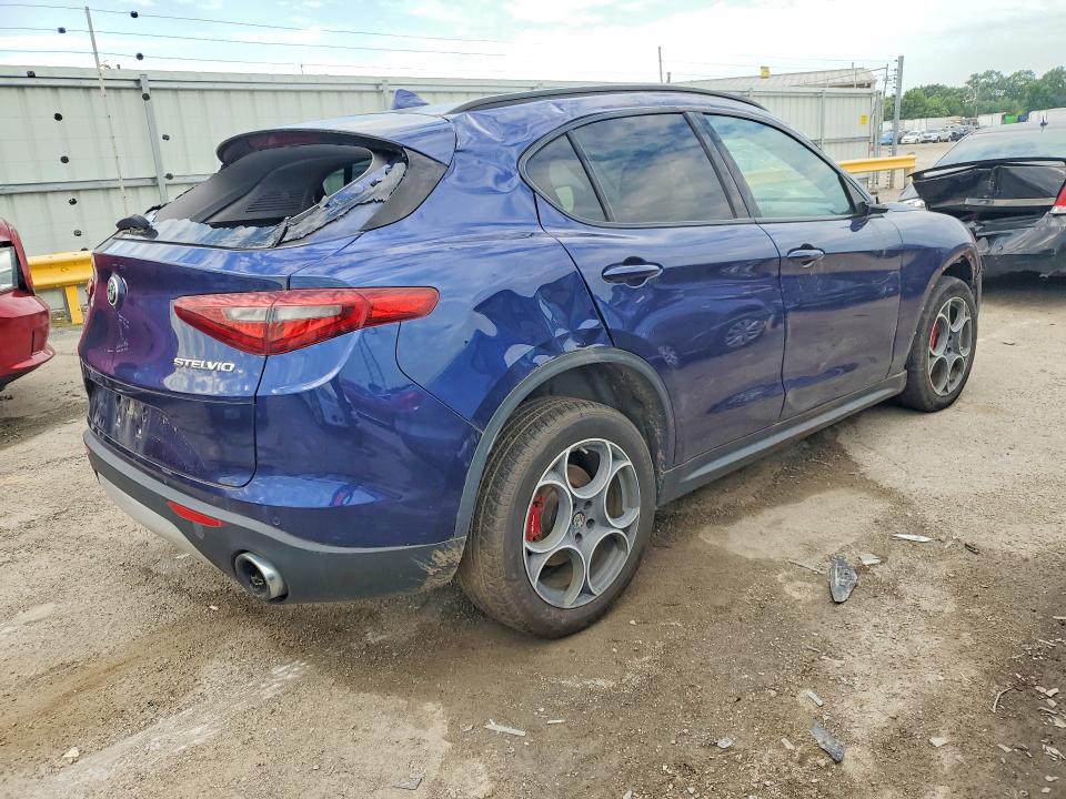 60851076 :رقم المزاد ، ZASFAKPN1J7B58609 vin ، 2018 Alfa Romeo Stelvio مزاد بيع