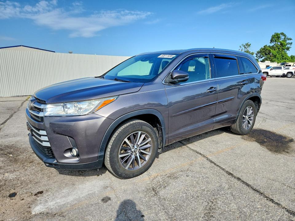 2018 Toyota Highlander მანქანა იყიდება აუქციონზე, vin: 5TDJZRFH2JS801930, აუქციონის ნომერი: 60611936