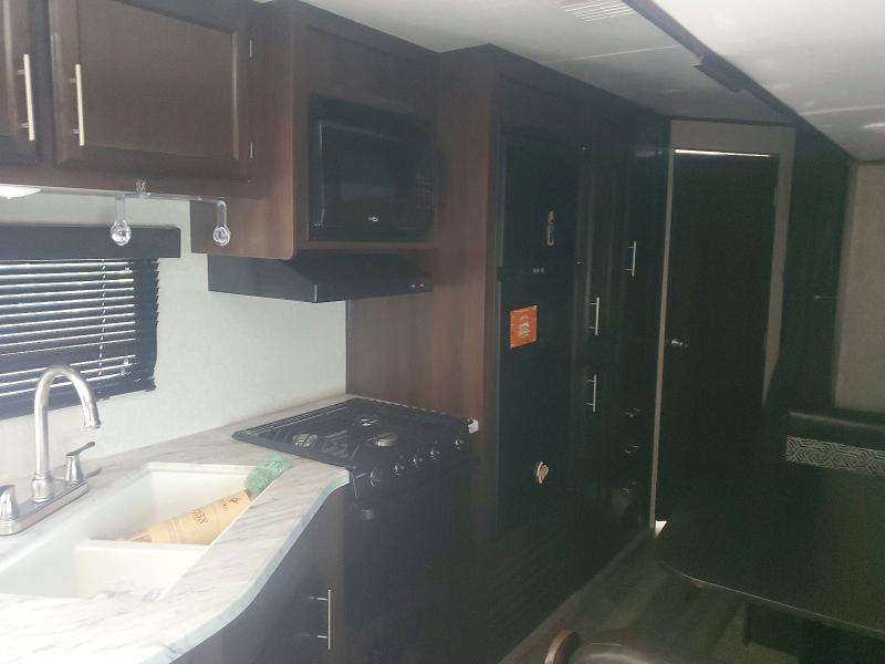 60858336 :رقم المزاد ، 1UJBJ0BR2K17X0084 vin ، 2019 Jayco Jay Flight Slx مزاد بيع