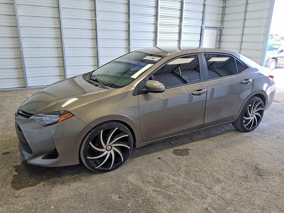 60802196 :رقم المزاد ، 2T1BURHE8JC124087 vin ، 2018 Toyota Corolla مزاد بيع