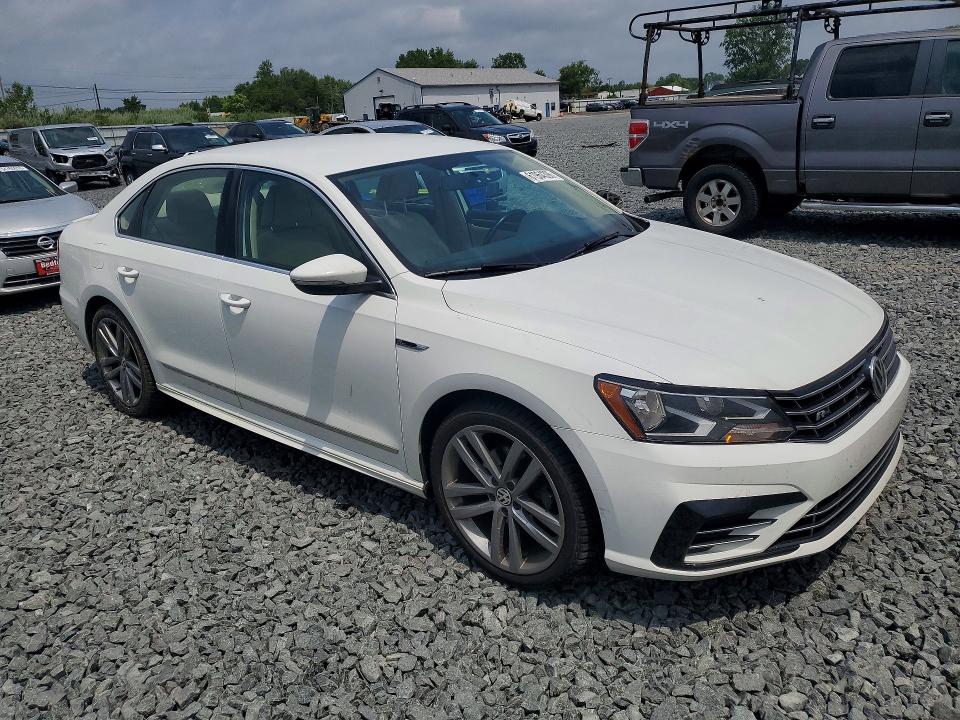 61964396 :رقم المزاد ، 1VWDT7A30HC044887 vin ، 2017 Volkswagen Passat مزاد بيع