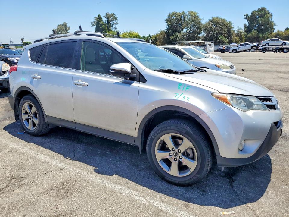 61704856 :رقم المزاد ، JTMWFREV1FD068651 vin ، 2015 Toyota Rav4 مزاد بيع
