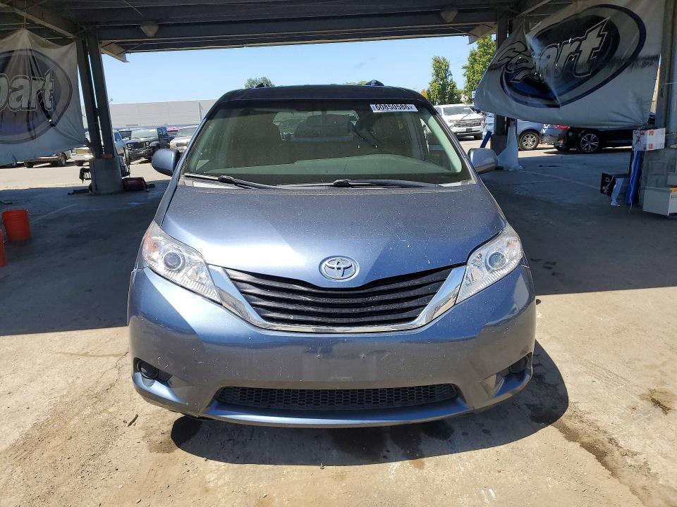 2015 Toyota Sienna მანქანა იყიდება აუქციონზე, vin: 5TDKK3DC2FS615115, აუქციონის ნომერი: 60850586