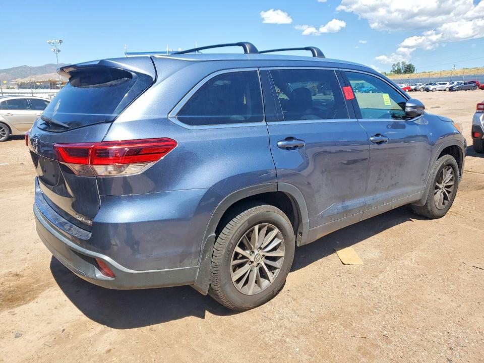 60881856 :رقم المزاد ، 5TDJZRFHXJS812853 vin ، 2018 Toyota Highlander مزاد بيع