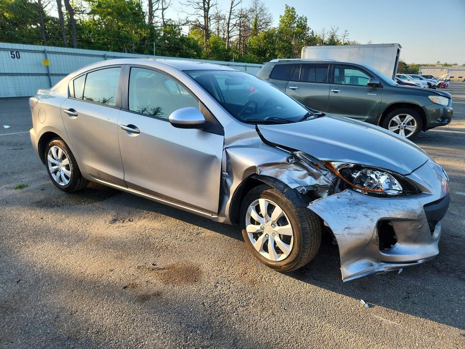 60888796 :رقم المزاد ، JM1BL1TG6D1705447 vin ، 2013 Mazda 3 مزاد بيع