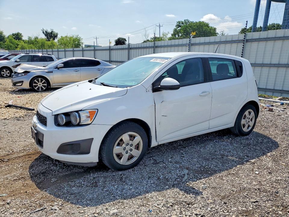 60477556 :رقم المزاد ، 1G1JA6SH8F4198005 vin ، 2015 Chevrolet Sonic مزاد بيع