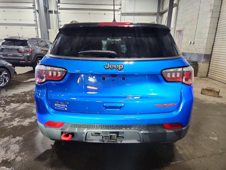 61113756 :رقم المزاد ، 3C4NJDDB0JT375168 vin ، 2018 Jeep Compass مزاد بيع