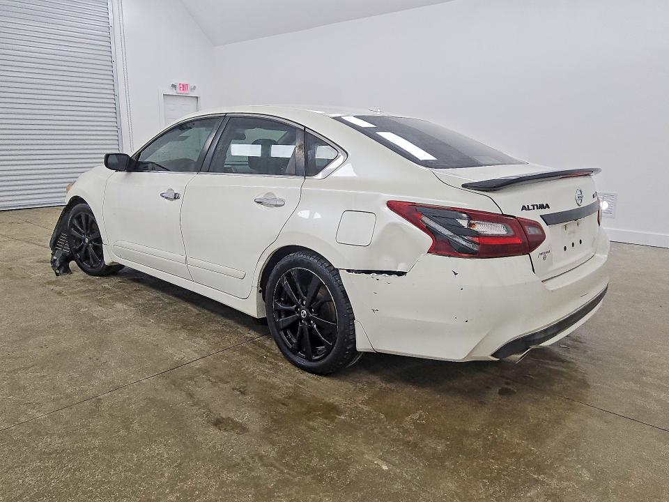 Продаж на аукціоні авто 2018 Nissan Altima, vin: 1N4AL3AP6JC223917, номер лоту: 61002326