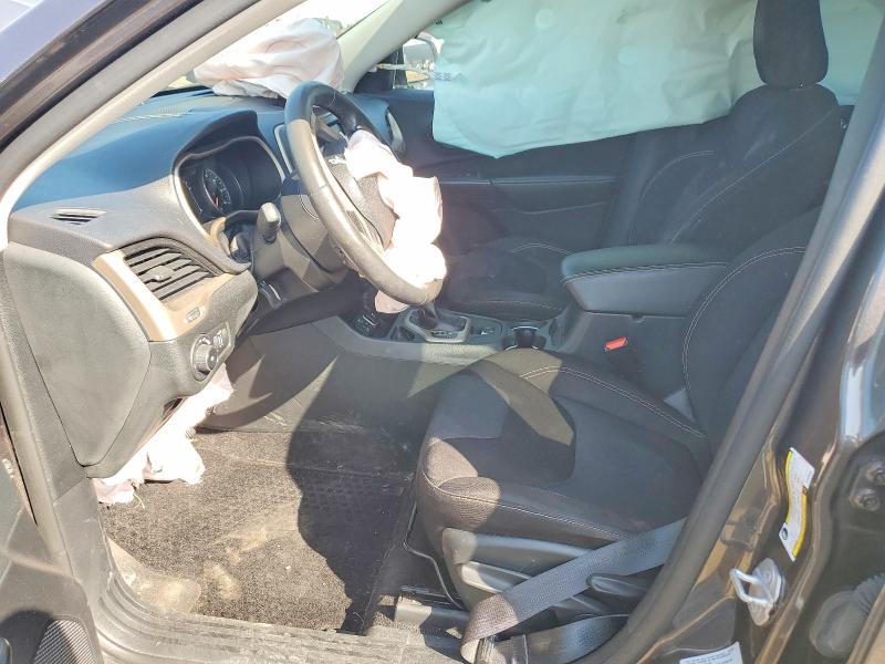 85769805 :رقم المزاد ، 1C4PJLCB8FW530698 vin ، 2015 Jeep Cherokee مزاد بيع