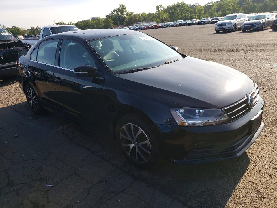 61487656 :رقم المزاد ، 3VWB67AJ3HM284804 vin ، 2017 Volkswagen Jetta مزاد بيع