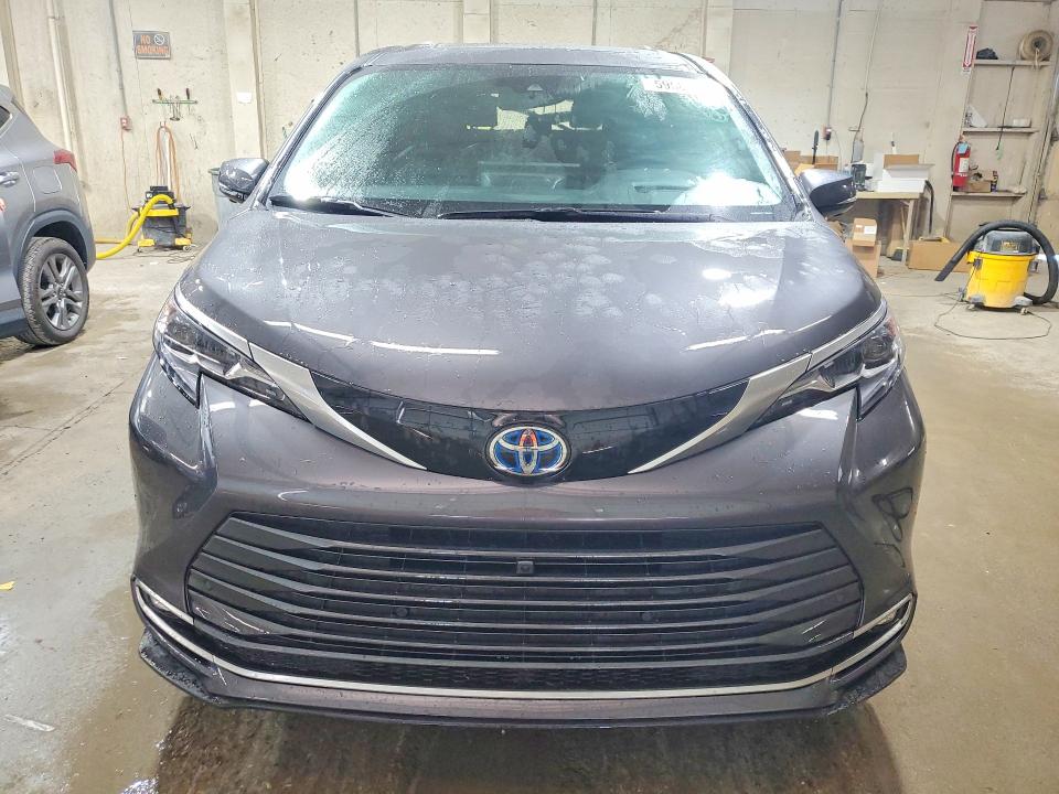 59586516 :رقم المزاد ، 5TDESKFC0SS210689 vin ، 2025 Toyota Sienna مزاد بيع