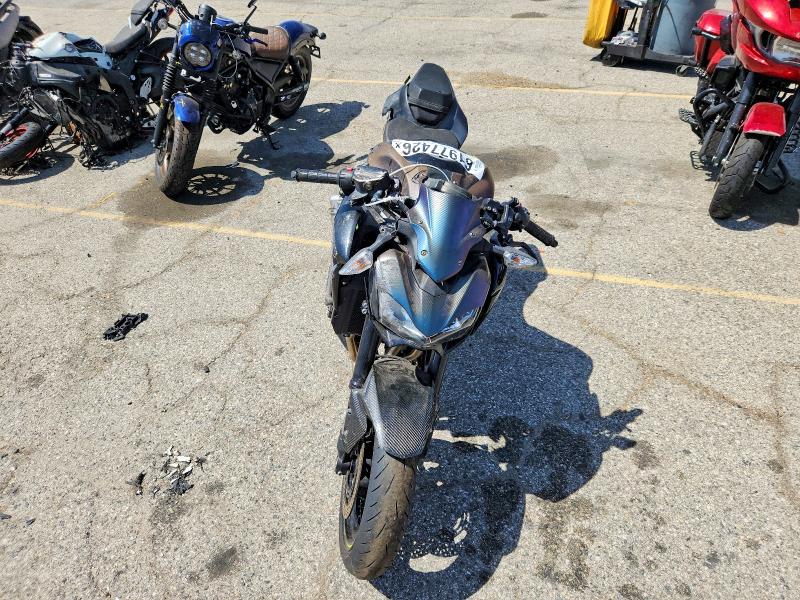 61977426 :رقم المزاد ، JKAZR2A10HDA17950 vin ، 2017 Kawasaki Z900 مزاد بيع